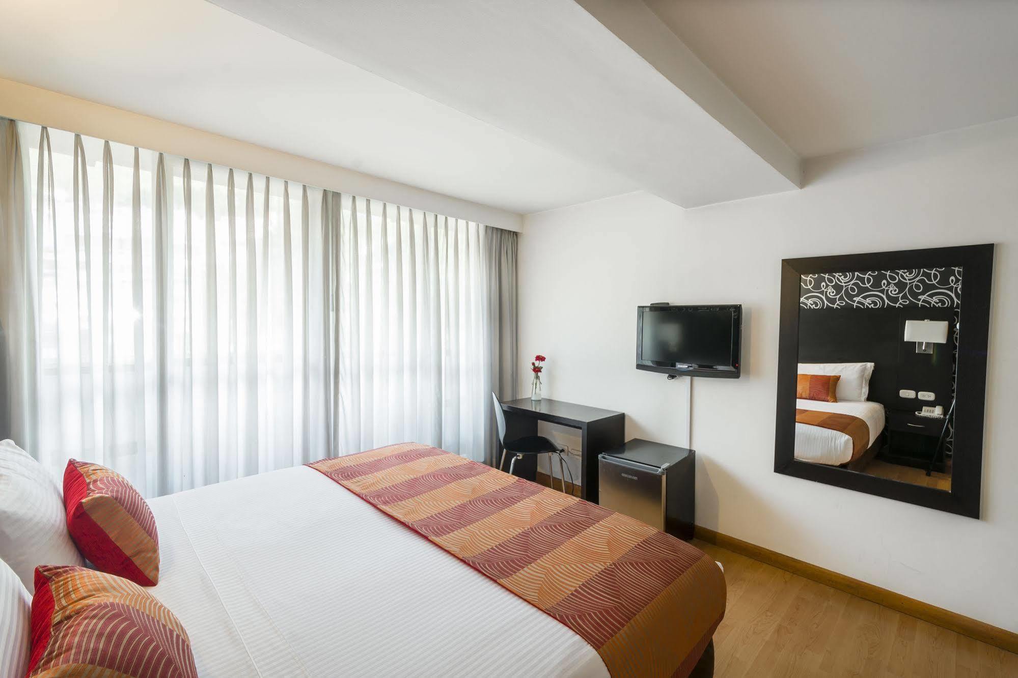 Hotel L'Etoile Javeriana Bogotá Zewnętrze zdjęcie